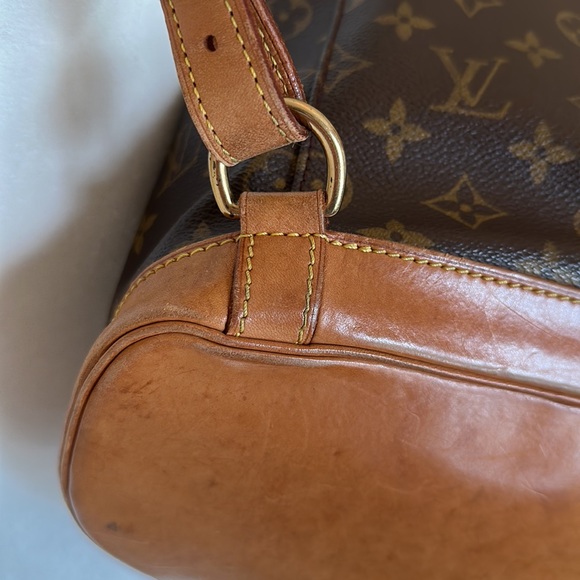 Louis Vuitton Montsouris MM - Picture 10 of 15